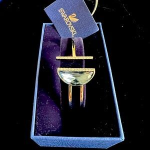 Swarovski crystal bracelet. Aquamarine blue crystal with white crystals.